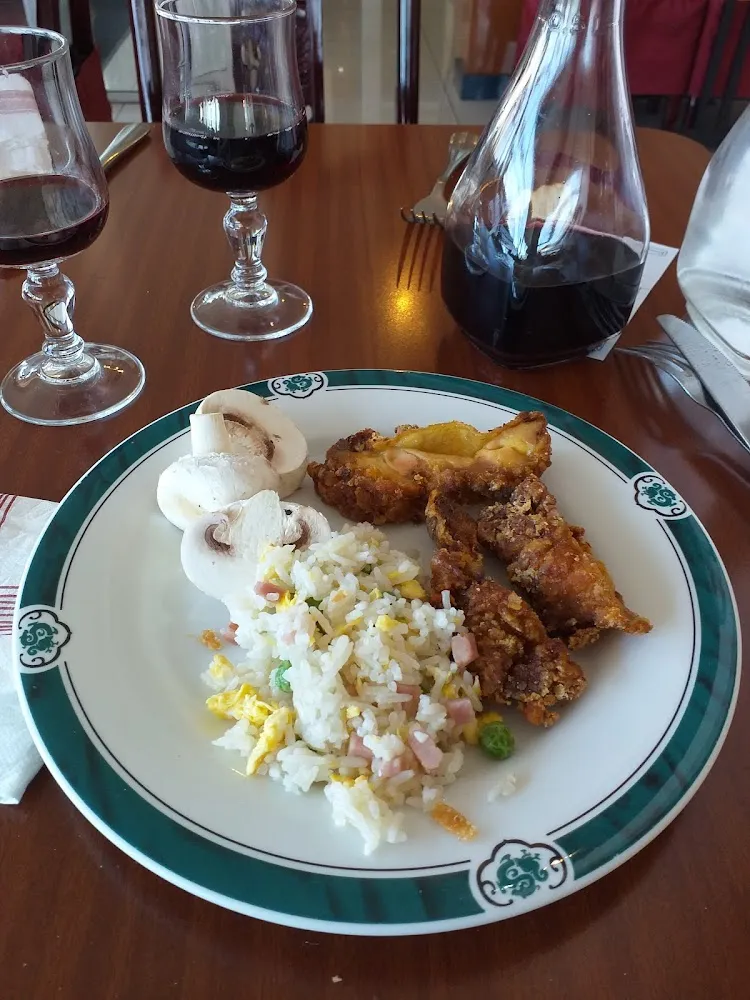 Porc Croustillant Raviolis Frits Et Riz Cantonais