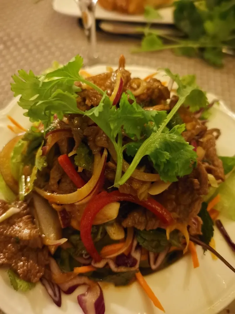 Salade Thai À la Citronnelle Et Boeuf