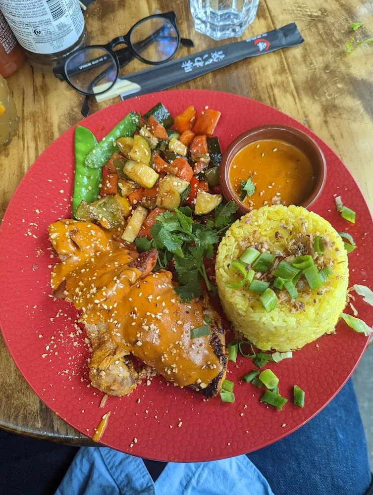 Poulet Crispy À la Sauce Basilic Thai Style Fried Rice