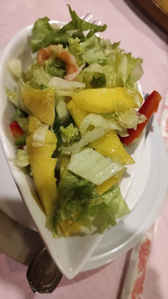 Salade de Mangue Fraîche Aux Crevettes