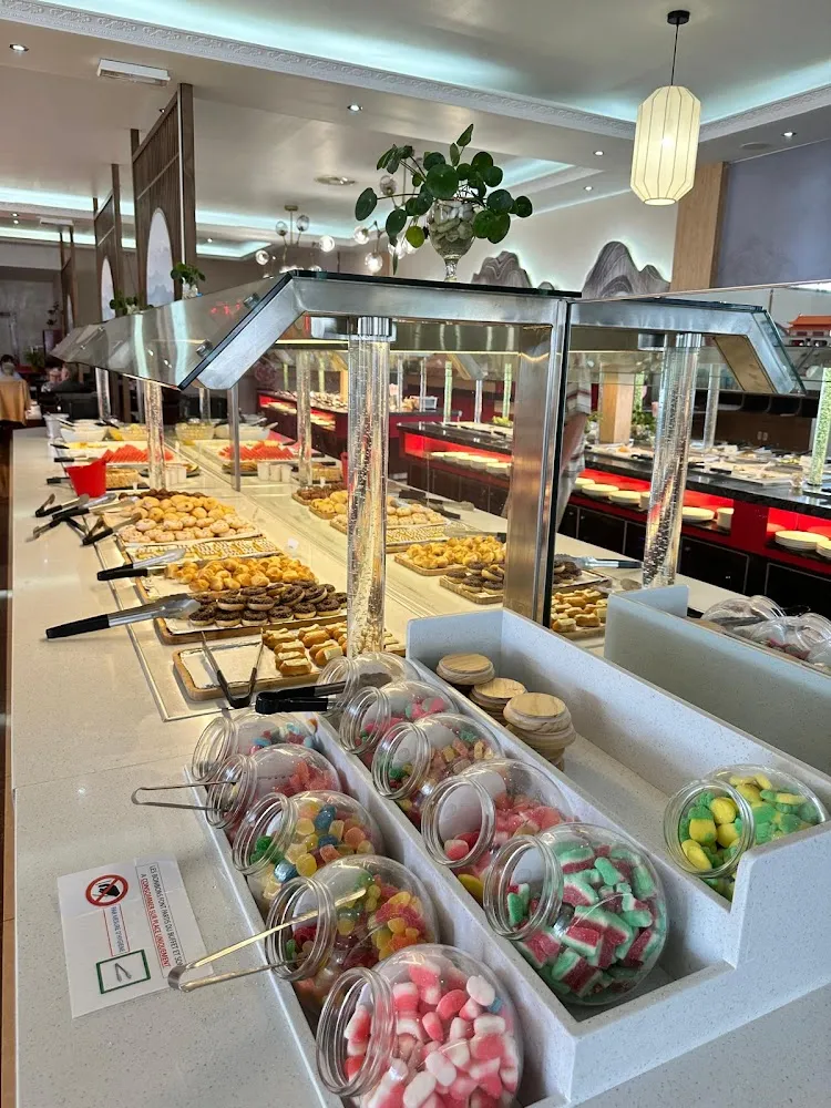 Un Restaurant Chinois Avec Un Buffet Des Meilleurs Plats Et de Toutes Sortes