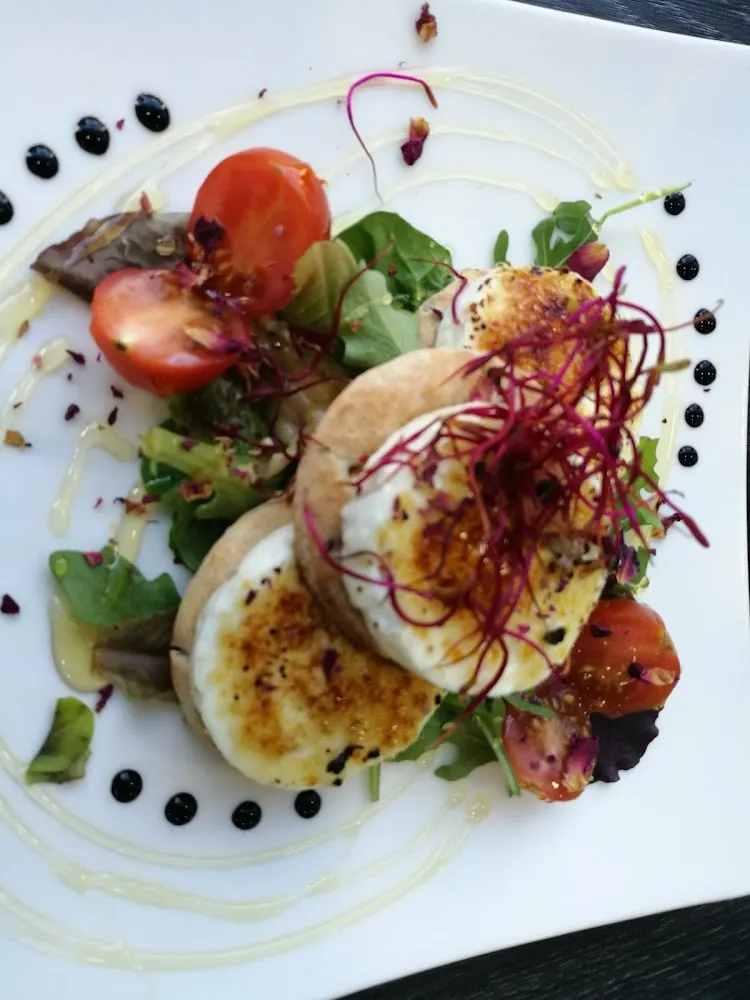 Chèvre Chaud Façon Creme Brulée Et Son Filet de Miel