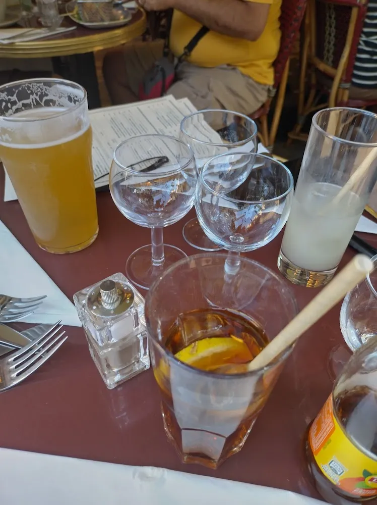 Bière Pastis Et Ice Tea Pêche