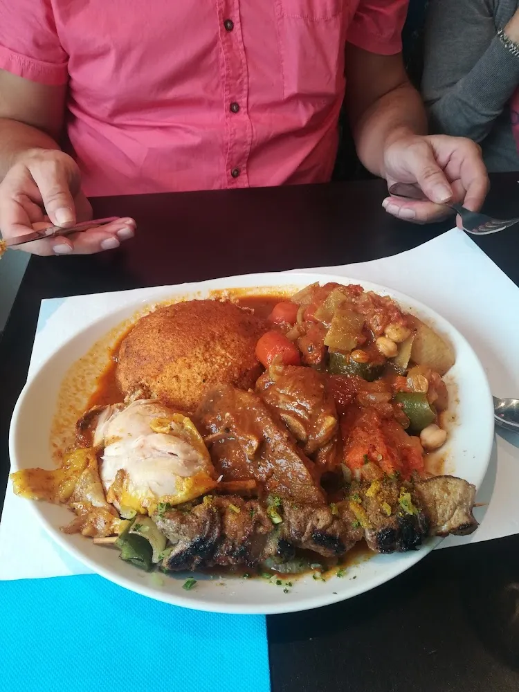 Couscous les Sirènes Avec Brochette Agneau Et Poulet