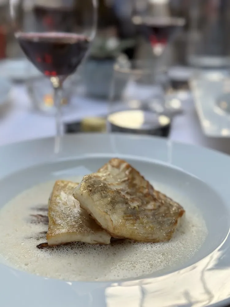 Turbot Rôti Endives Caramélisées Émulsion À la Citronnelle