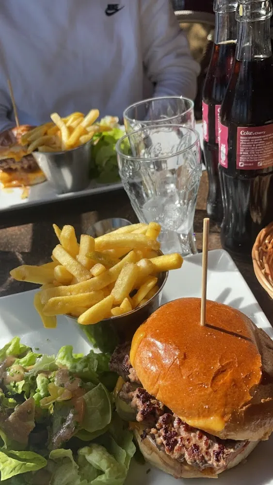 L'omaha Burger Frites Et Salade
