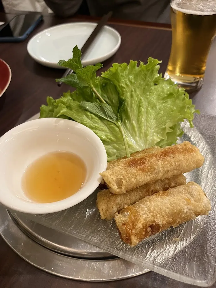 nems croustillants - poulet fr deep-fried spring rolls with chicken en 脆炸鸡肉春卷
