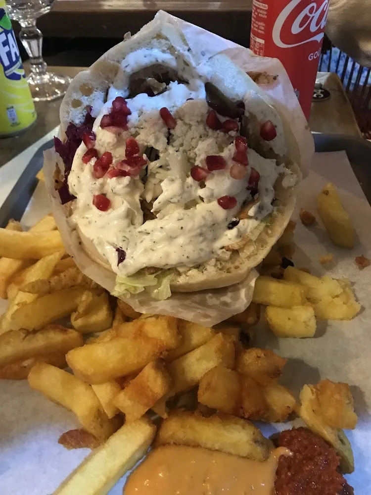 Kebab Mixto Con Burrata Caprese