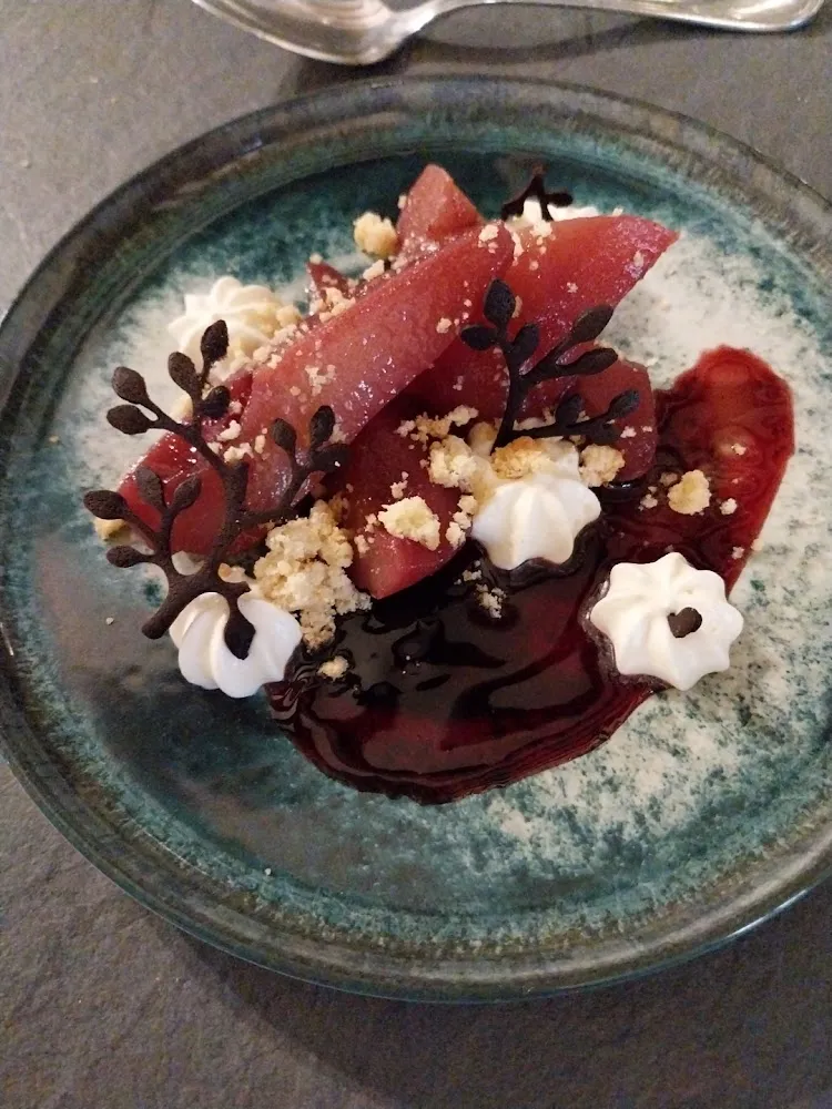 Poire Pochée Au Vin Et Aux Épices