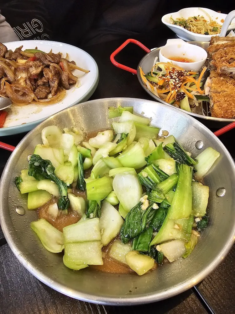 Chou de Shanghai Sauté À l'Ail 蒜蓉上海青