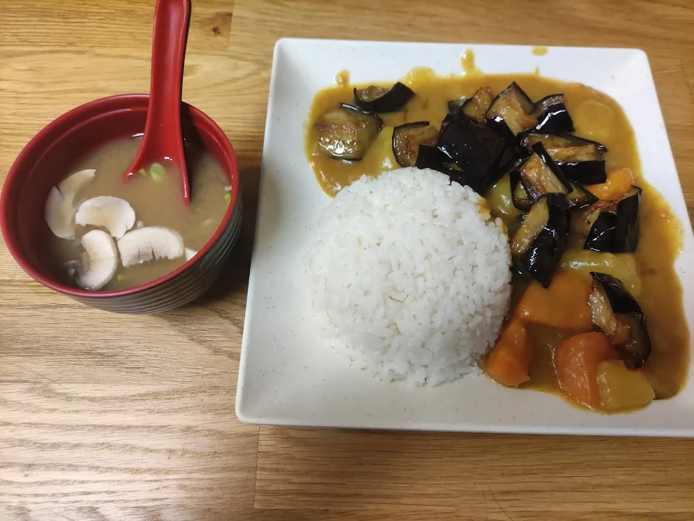 Soupe Miso Et Curry D'aubergine