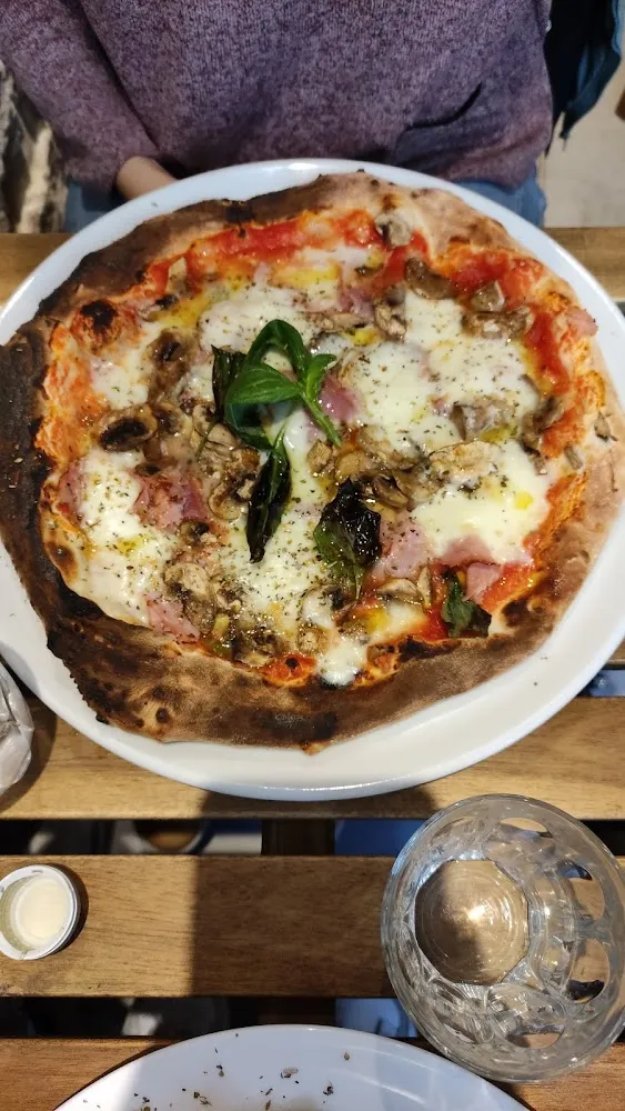 Pizza Regina