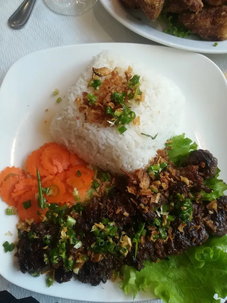Riz Avec Brochettes de Bœuf Grillées