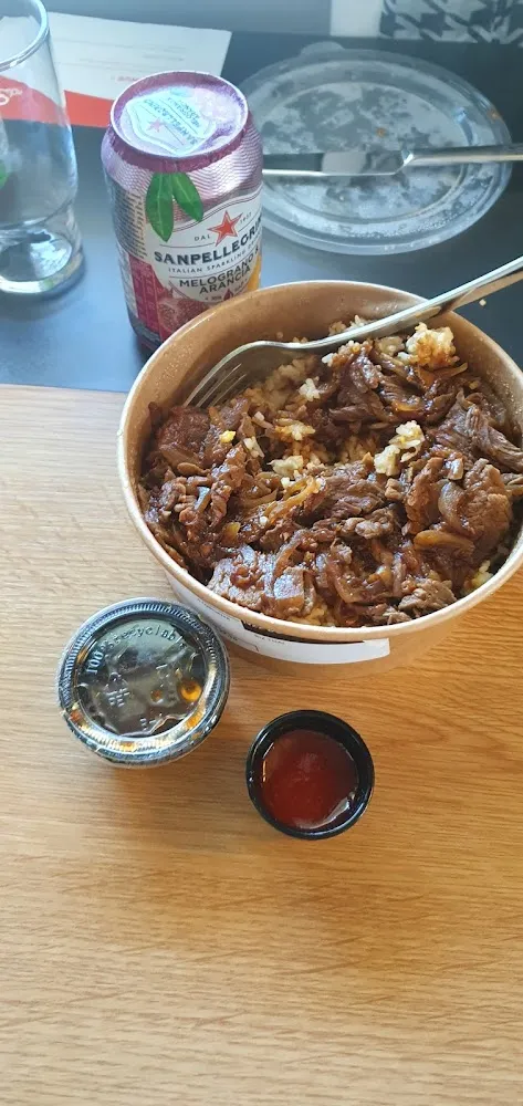 Bœuf Sauté Aux Oignons Avec Riz Thaïlandais