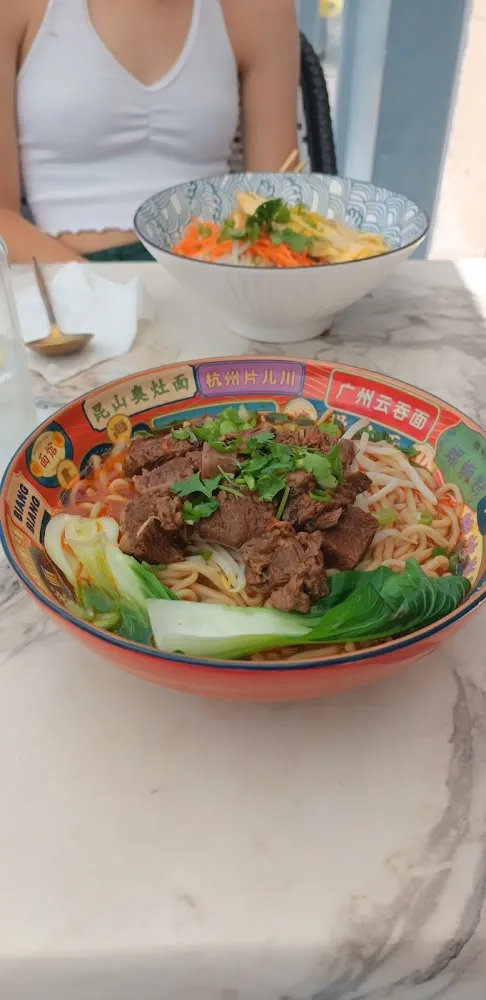 Soupe Aux Nouilles Au Bœuf Avec Soupe 牛肉面