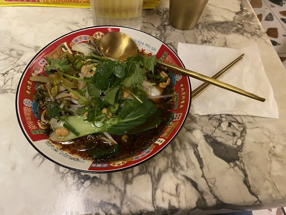 Soupe de Nouilles Chongqing Végétarien Avec Soupe 重庆素小面