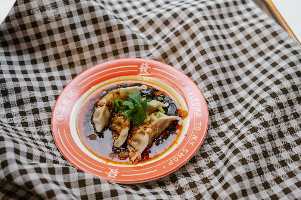 Raviolis Vegan 3pcs 素钟水饺 - Raviolis Aux Légumes À la Sauce Sichuanaise