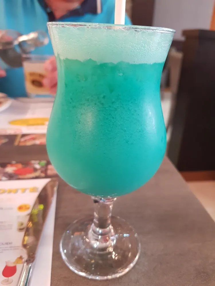 Swimming Pool Rhum Jus D'ananas Curacao Et Pinard Colada