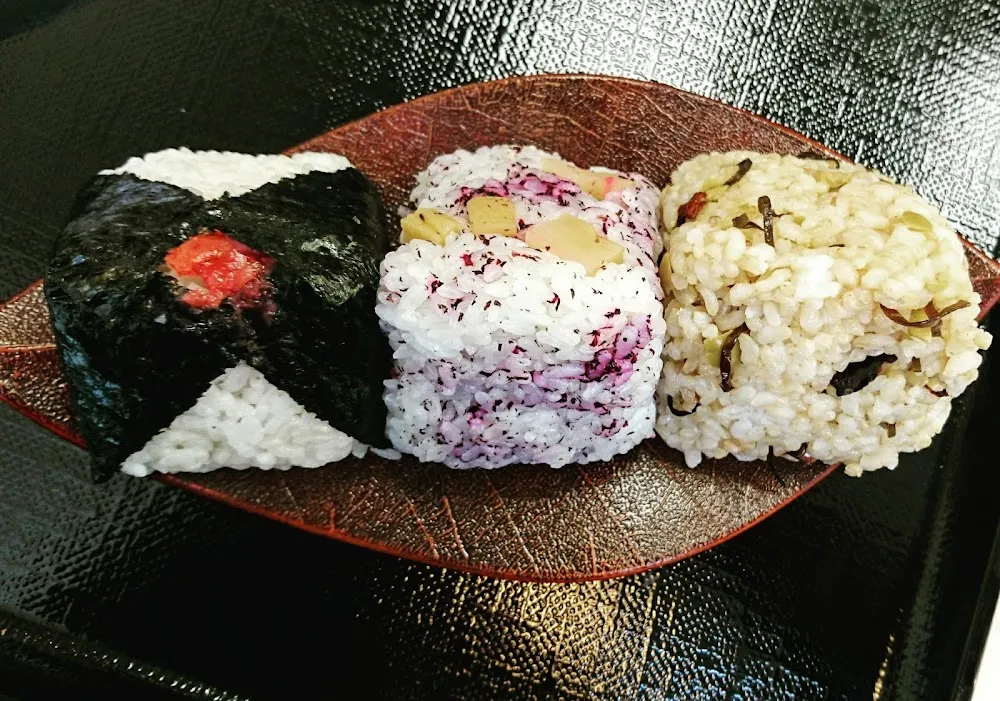 Onigiri UME Shiso Olive