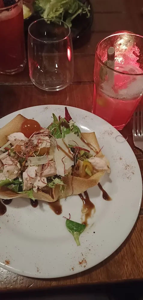 Croustillant de Volailles Jeune Pousse Sauce Vierge