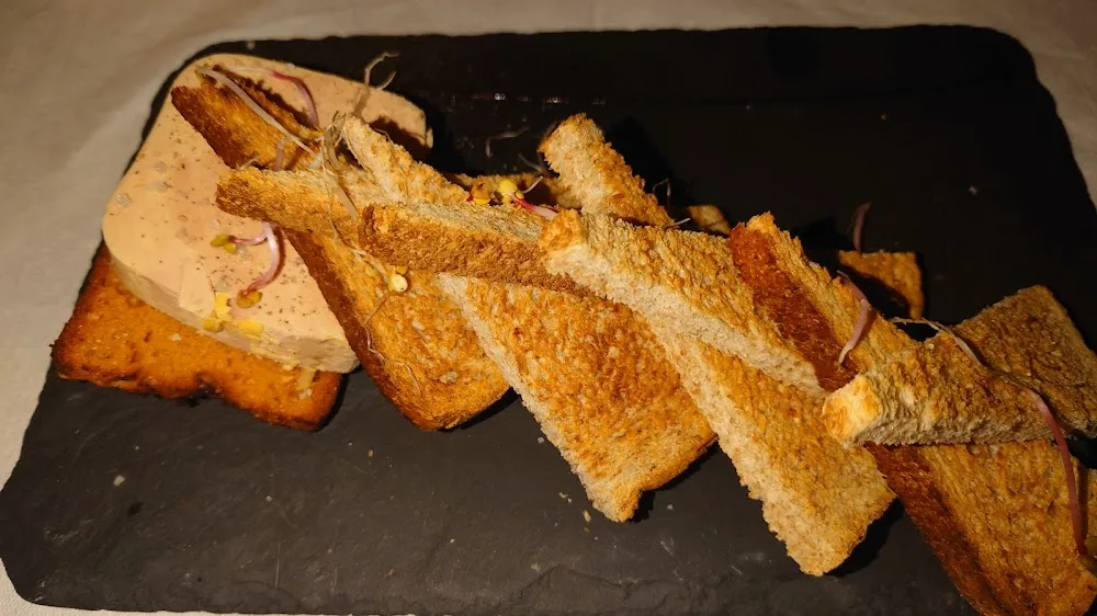 Foie Gras Au Pain d'épices Chutney de Figues