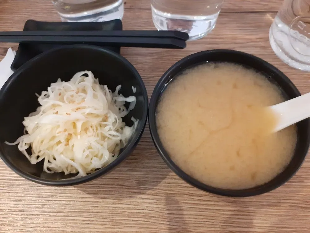 Soupe Miso Et Salade de Chou Vinaigré