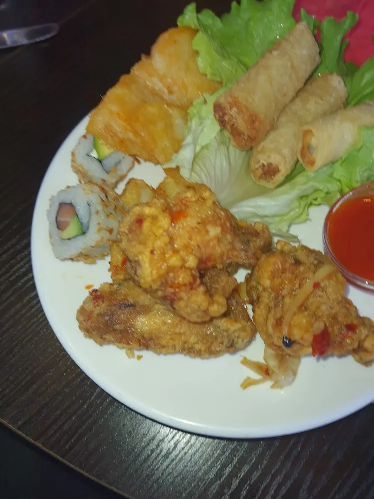 Assiette Brunch Nem Au Poulet Et Cuisses de Poulet