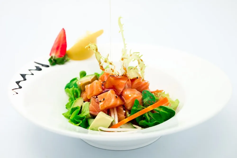 Grande Salade de Tartare de Saumon