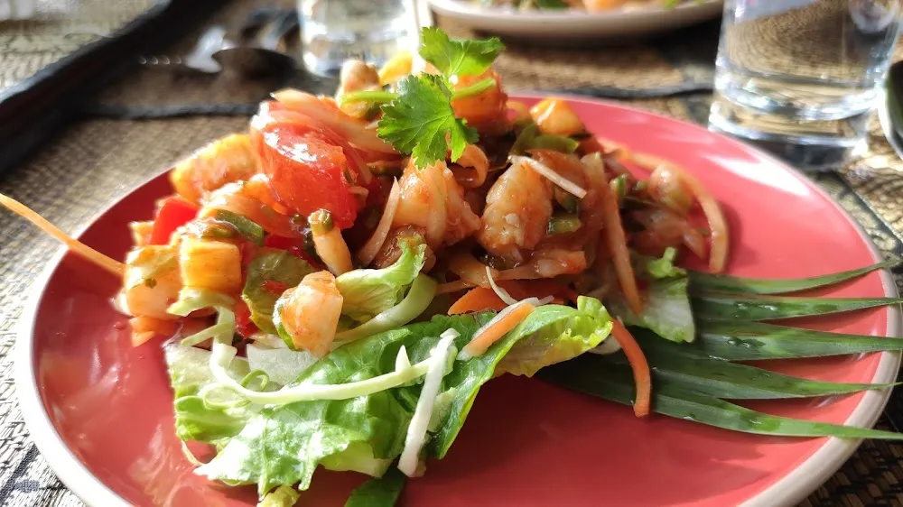 Yam Saparod Salade D'ananas Frais Crevettes Calamar Moule