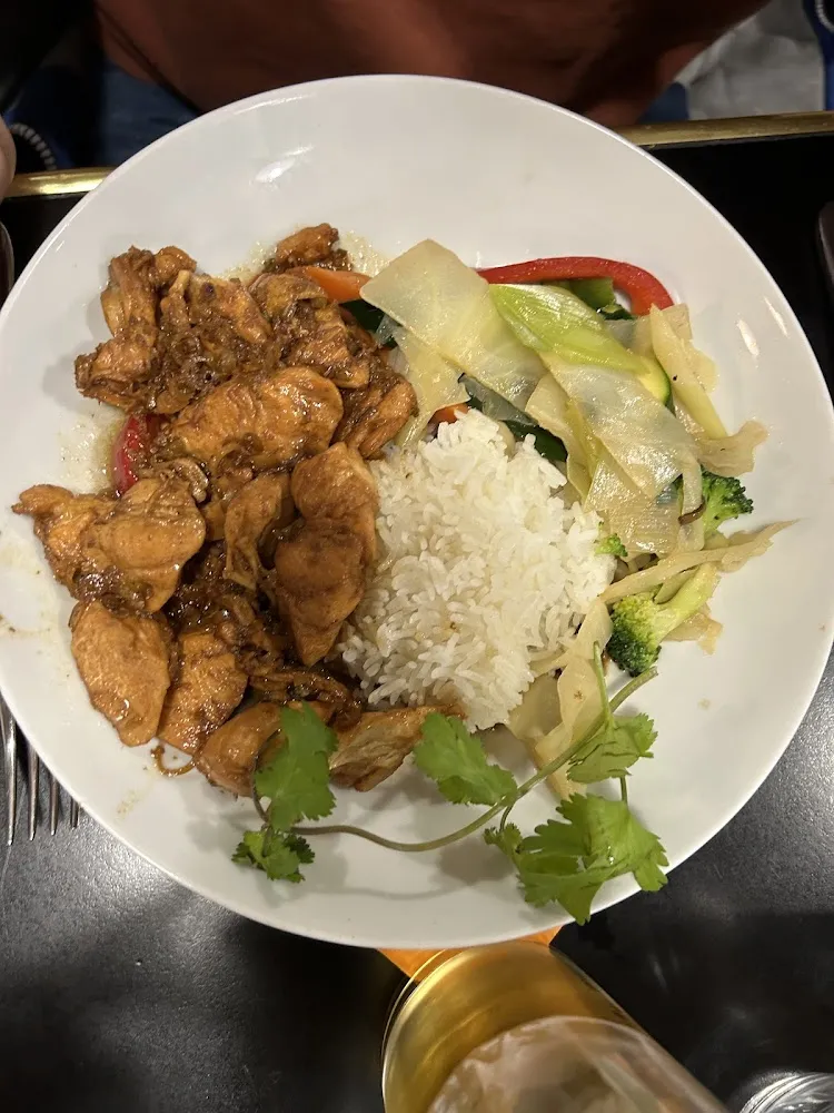 Salade de Poulet À la Citronnelle