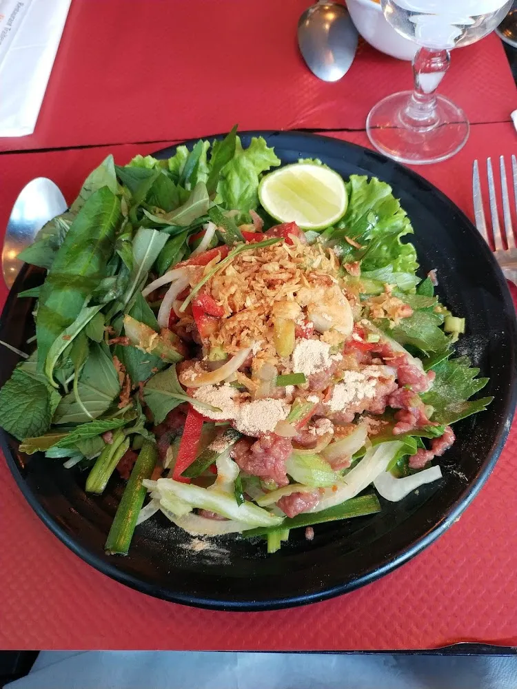 Salade Épicée Aromatisée À la Laotienne