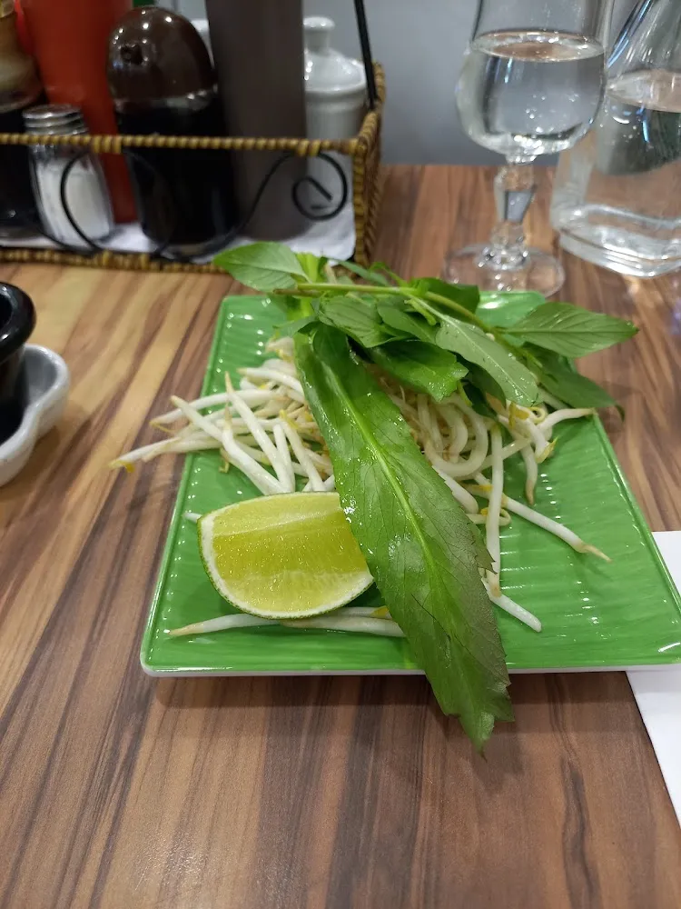 Pousse de Haricots Mungo Et Herbes Aromatiques