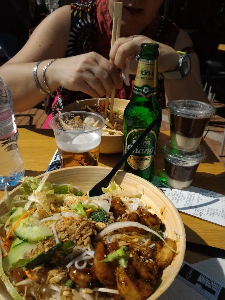 Salade de Vermicelles Sautées Aux Légumes Croquants