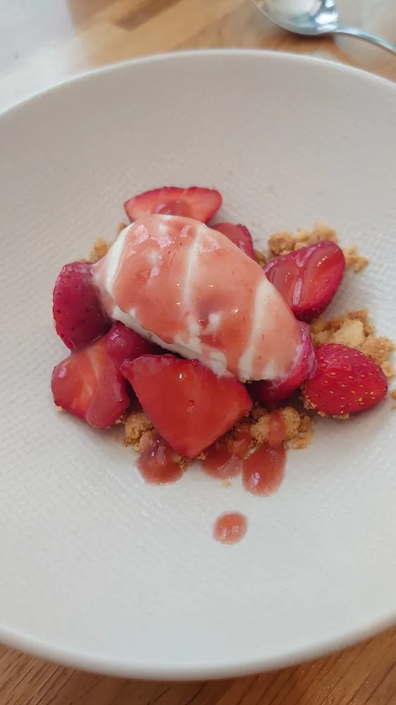 Le Savarin À la Vodka Hibiscus Fraise