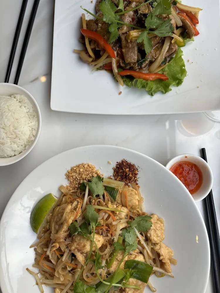Phad Thai Nua