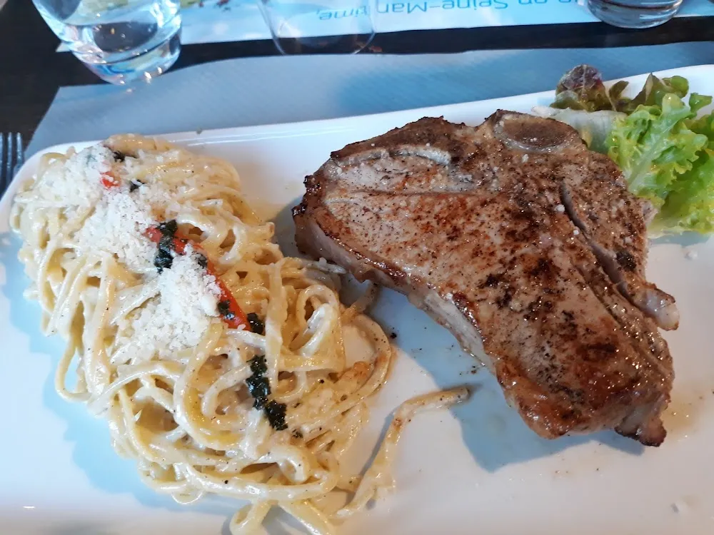 Côte de Veau Avec Pâtes Parmesan Et À l'Ail