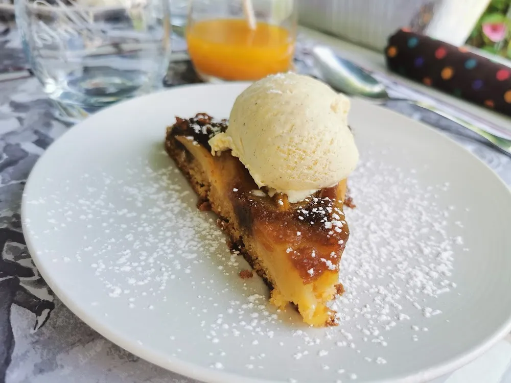 Croustillant Œuf Poché Tombée de Poireaux Et Crevettes Grises