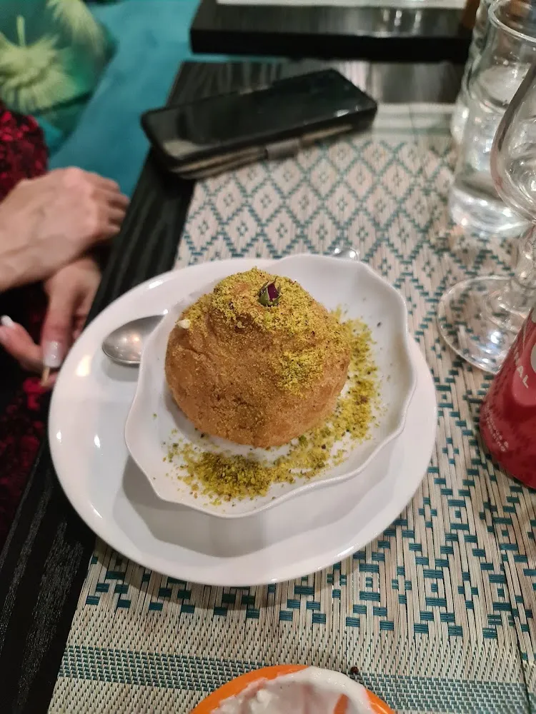 Chou À la Crème À L'iranienne