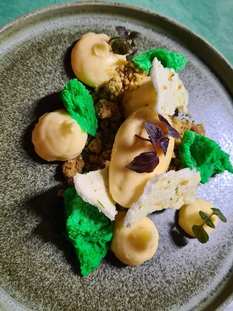 Dessert Crémeux Citron Meringue Poivre Timut Biscuit de Savoie la Pistache Glace Passion