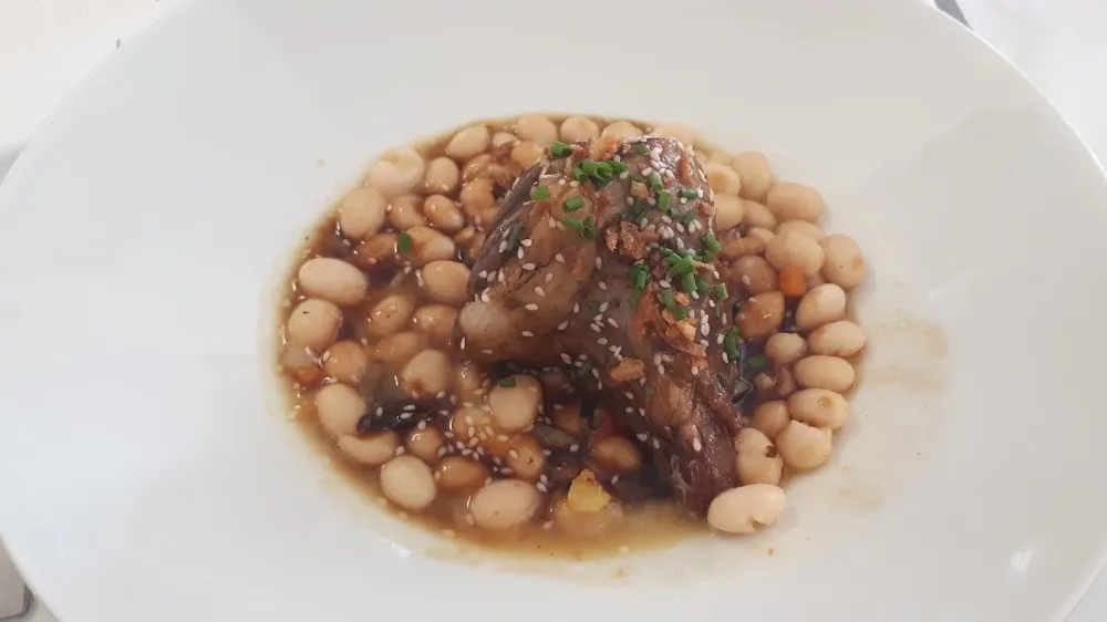 Souris d'agneau Caramélisėe Aux Épices Douces Haricots Tarbais