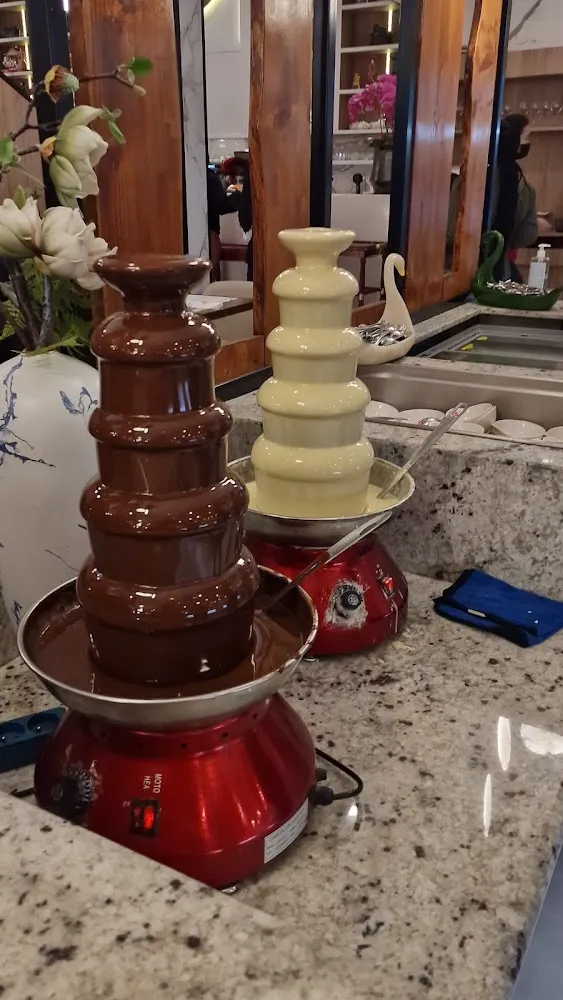 Fontaine Chocolat Blanc Et Au Lait