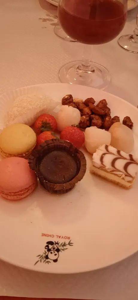 Chocolate Fondant Mille Feuille Macarons Leetchi Praline Fraises