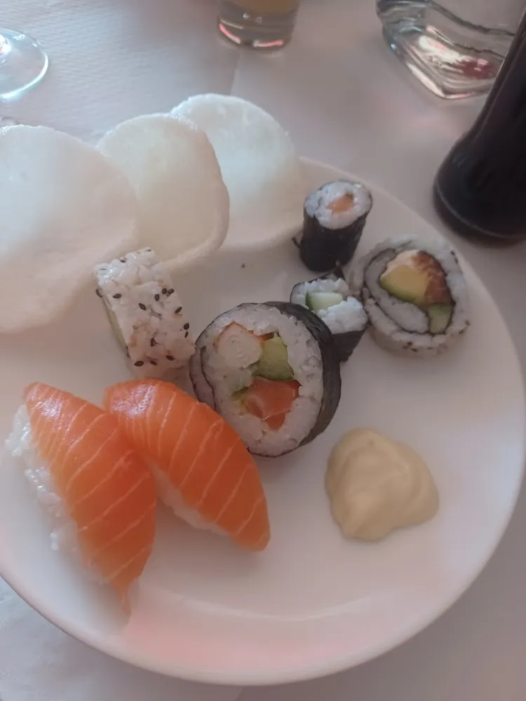 Sushi Et Maki Saumon Avocat