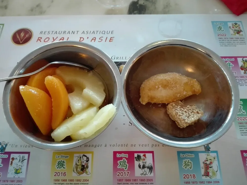 Fruits Au Sirop Et Beignet de Pomme