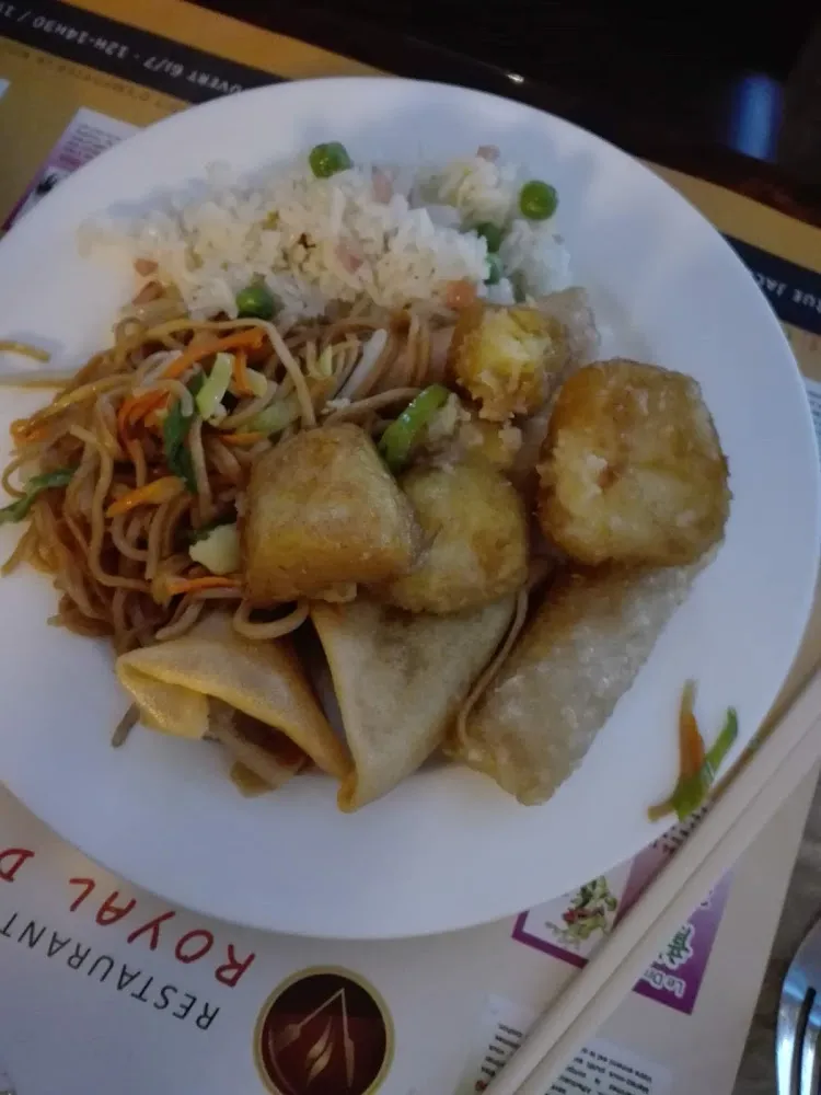 Nouilles Riz Nems Et Beignets