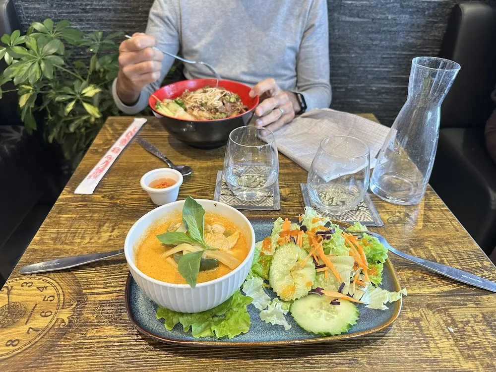 Curry Rouge Et Bo Bun Bo Nam Bo