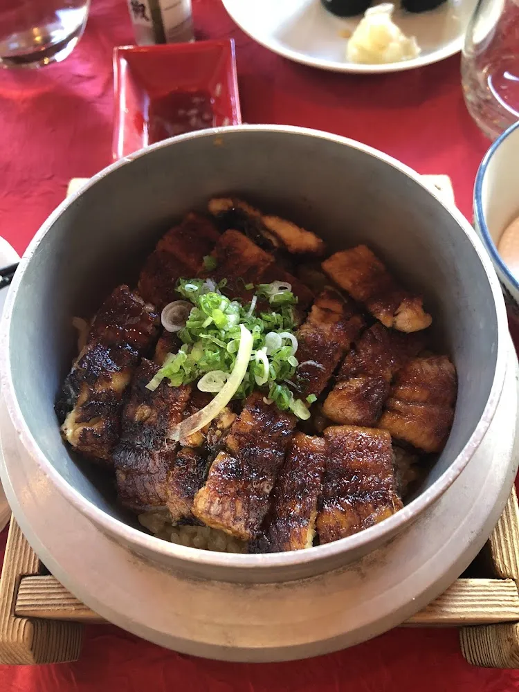 Anguille Grillée Sur Riz Parfumé