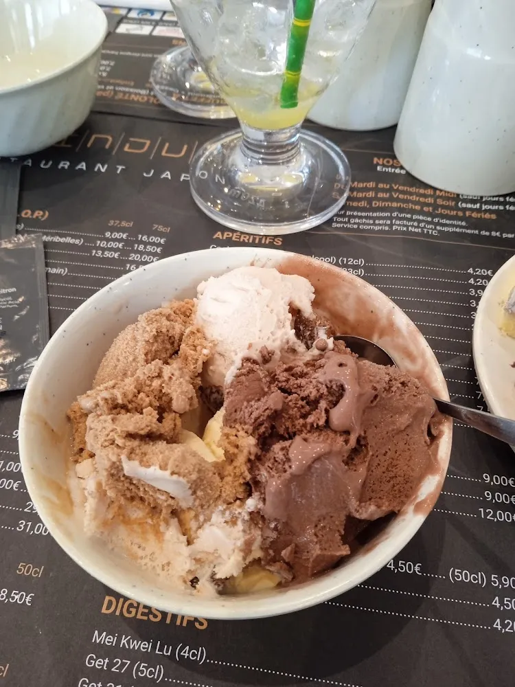 Boule de Glace Vanille Café Chocolat