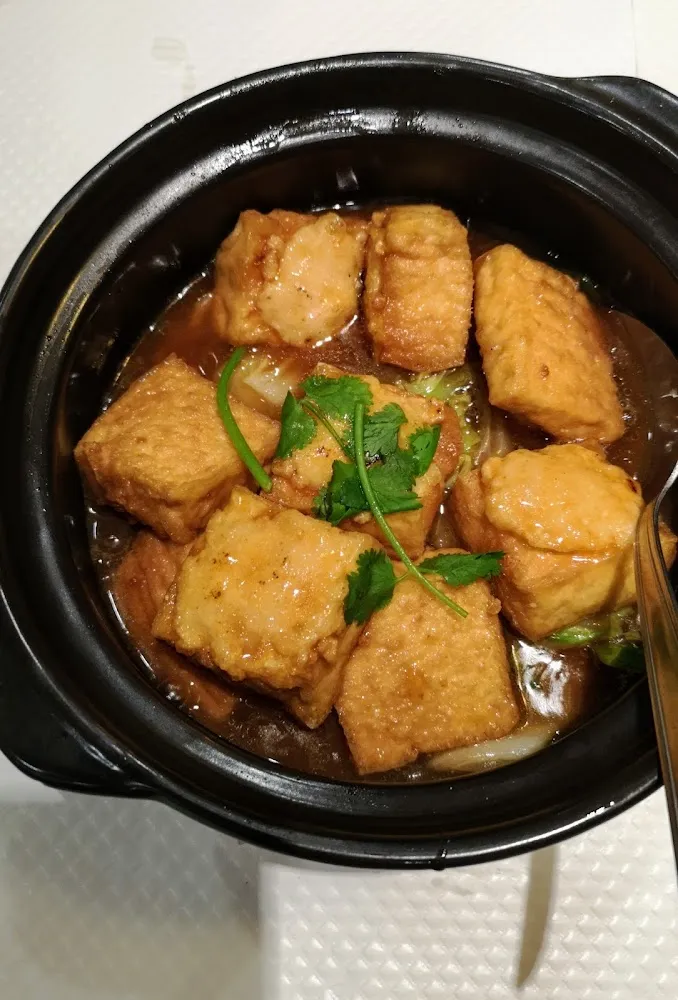 红烧釀豆腐煲 Marmite de Tofu Farci Au Porc Et Crevette À la Sauce Impérial