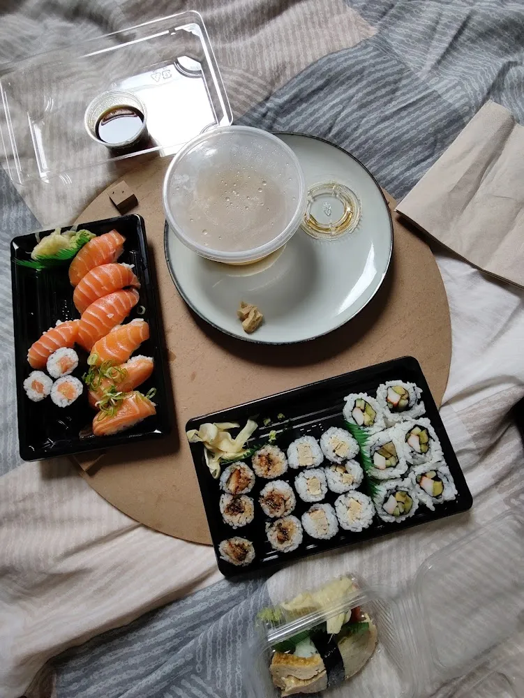 Unaki Maki & Maki Anguilles & Sushi Omelette Japonaise & Soupe & Salade & Assortiment